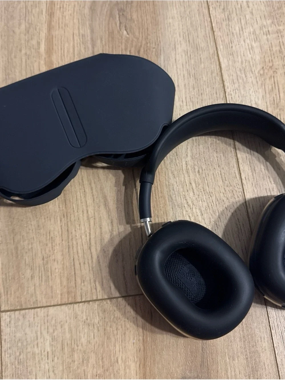 Apple AirPods Max 2 with USB C Over-Ear Headphones Black